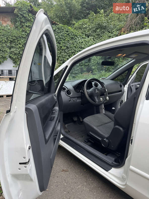 Хэтчбек Mitsubishi Colt 2008 в Киеве фото 12 Хэтчбек Mitsubishi Colt 2008 в Киеве