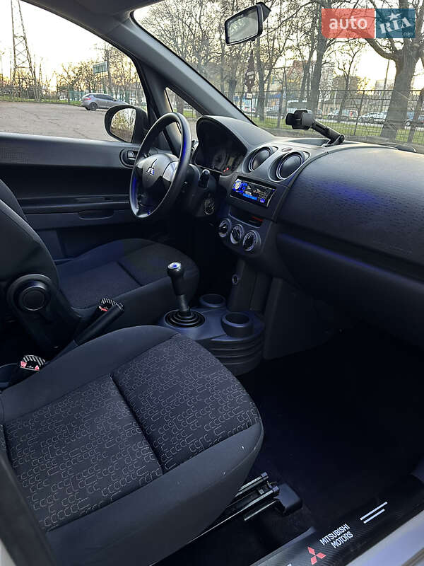 Хэтчбек Mitsubishi Colt 2009 в Буче фото 12 Хэтчбек Mitsubishi Colt 2009 в Буче