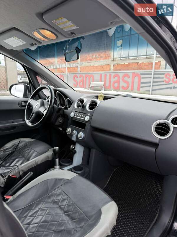 Хэтчбек Mitsubishi Colt 2004 в Хусте