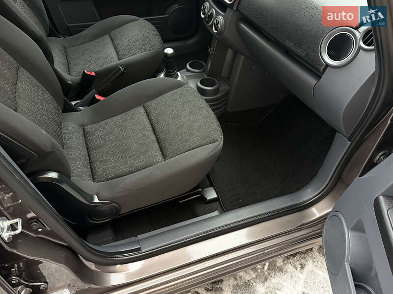 Хетчбек Mitsubishi Colt 2012 в Чернівцях