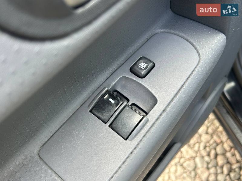 Хэтчбек Mitsubishi Colt 2007 в Одессе фото 12 Хэтчбек Mitsubishi Colt 2007 в Одессе