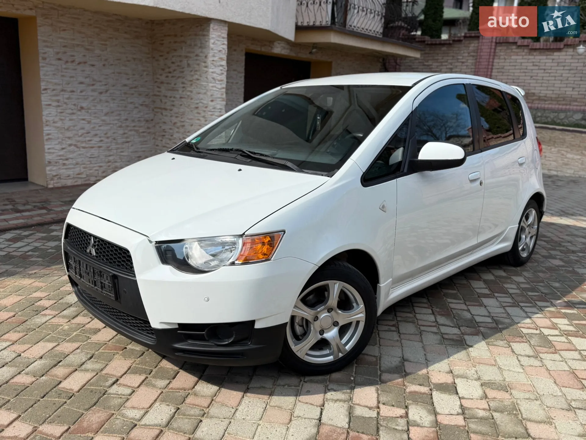 2010 Mitsubishi Colt - фото 1