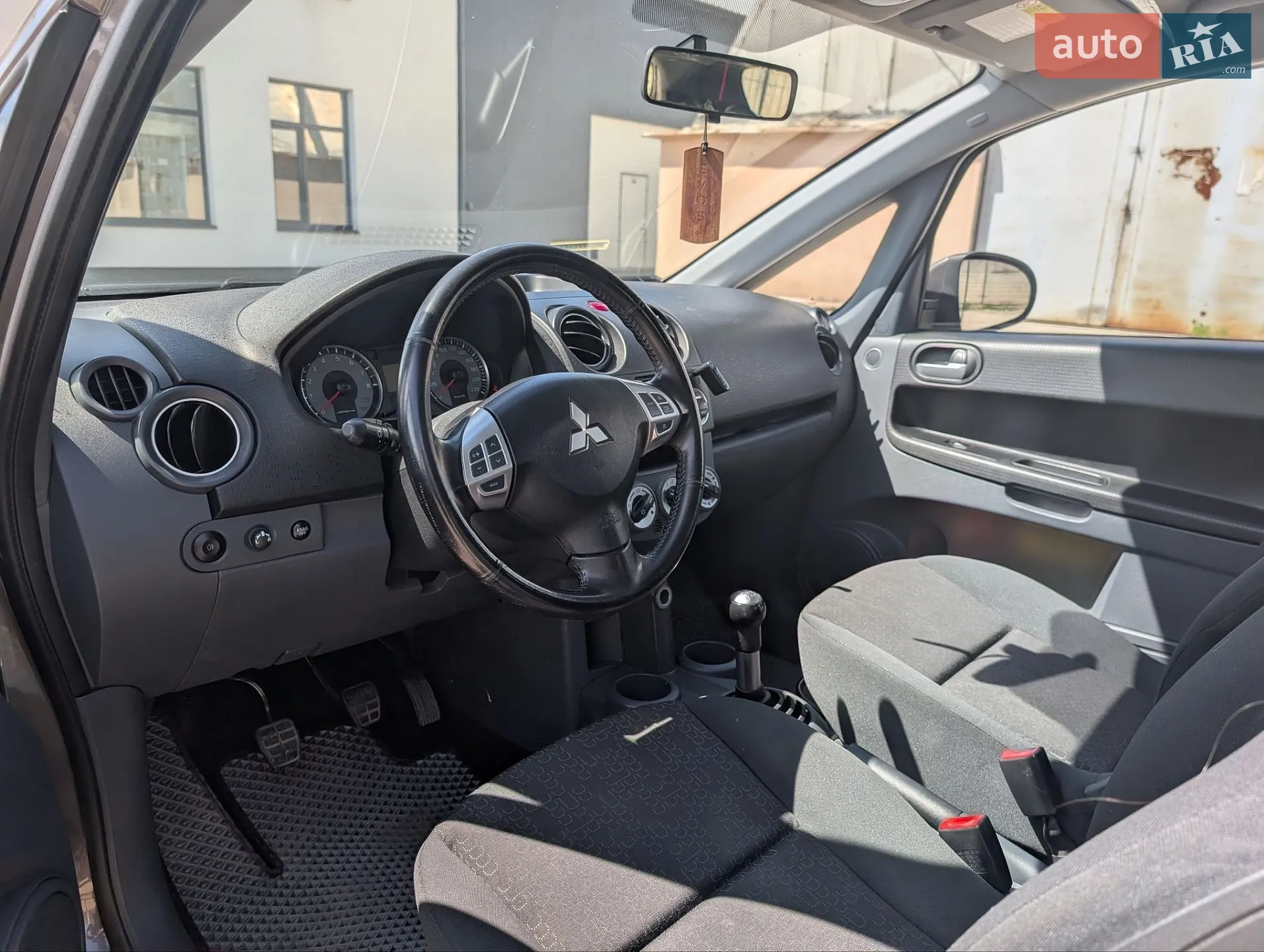 2011 Mitsubishi Colt - мініатюра 5