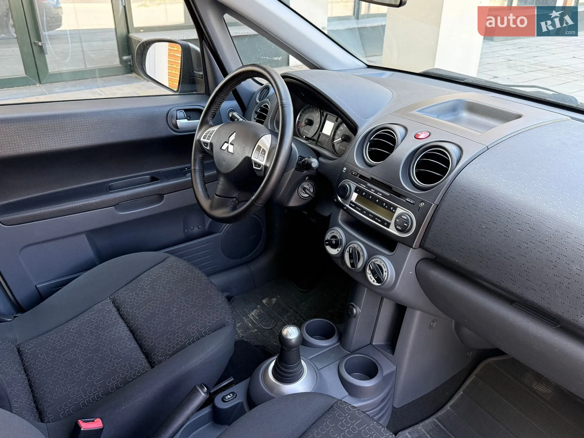 2011 Mitsubishi Colt - мініатюра 23