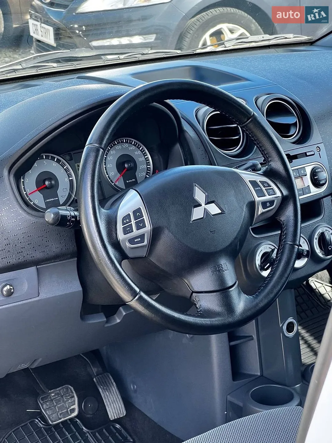 2012 Mitsubishi Colt - мініатюра 26