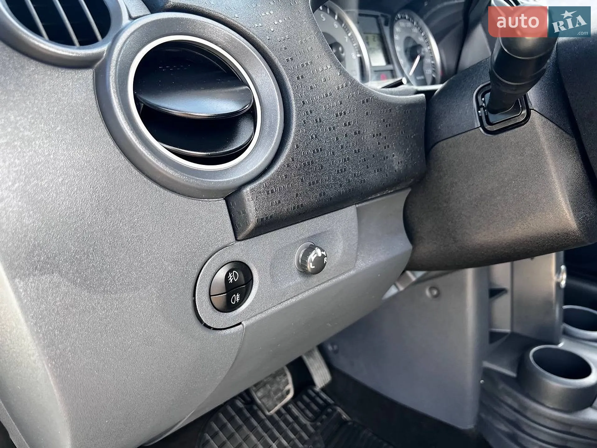 2012 Mitsubishi Colt - мініатюра 31