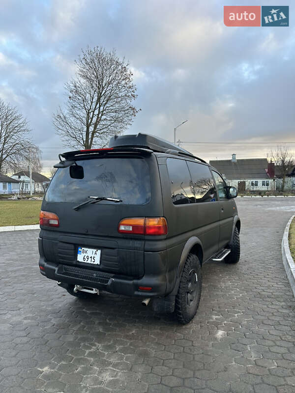 Минивэн Mitsubishi Delica 2001 в Ровно