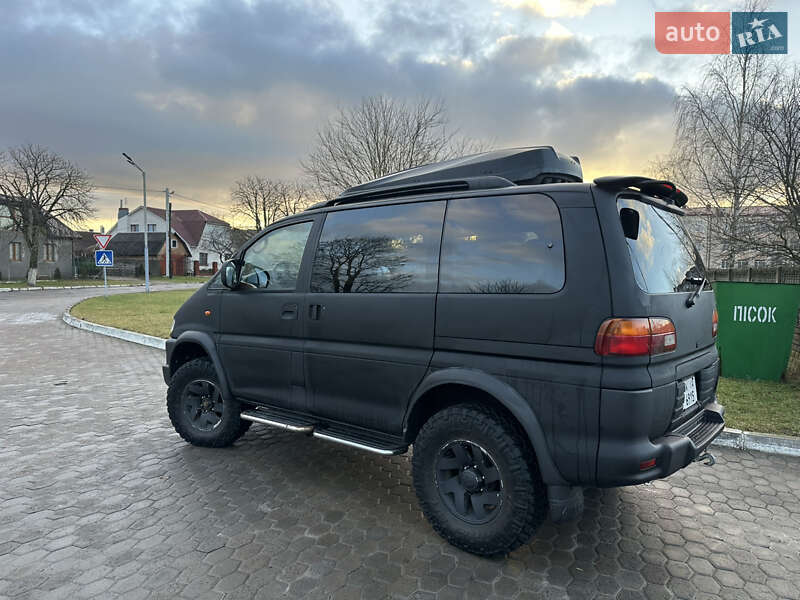 Минивэн Mitsubishi Delica 2001 в Ровно
