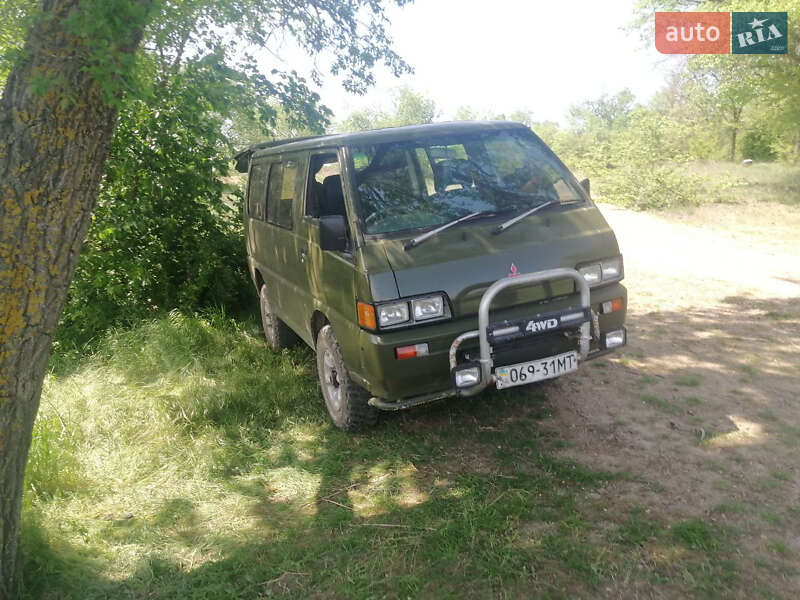 Минивэн Mitsubishi Delica 1990 в Николаеве