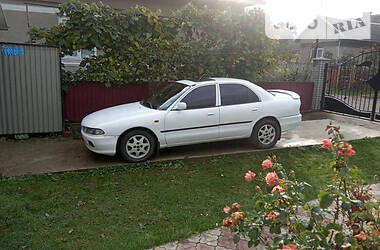 Седан Mitsubishi Galant 1993 в Черновцах