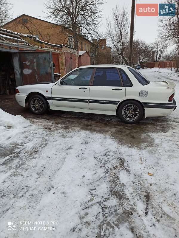 Седан Mitsubishi Galant 1988 в Олександрії