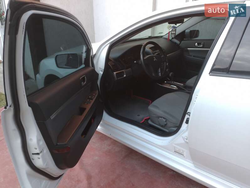 Седан Mitsubishi Galant 2010 в Киеве