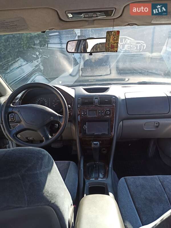 Седан Mitsubishi Galant 1998 в Черновцах