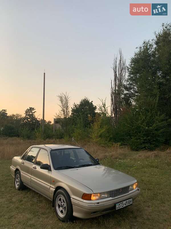 Седан Mitsubishi Galant 1988 в Жовтих Водах
