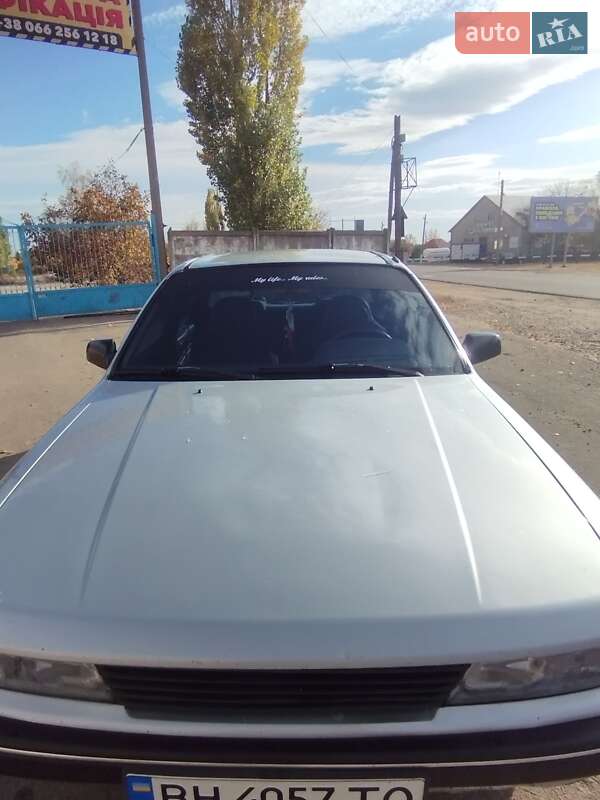 Седан Mitsubishi Galant 1988 в Одессе