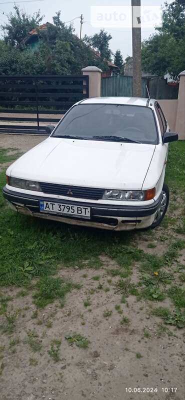 Седан Mitsubishi Galant 1988 в Ивано-Франковске