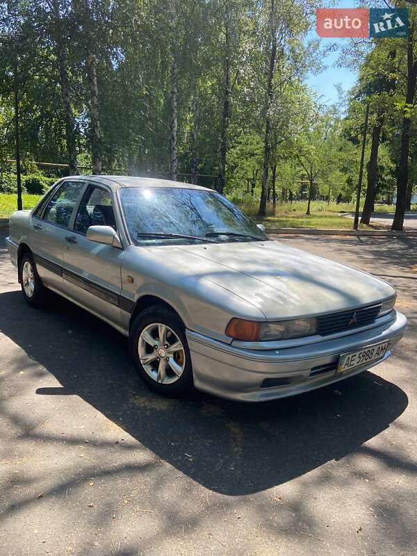 Седан Mitsubishi Galant 1992 в Першотравенську
