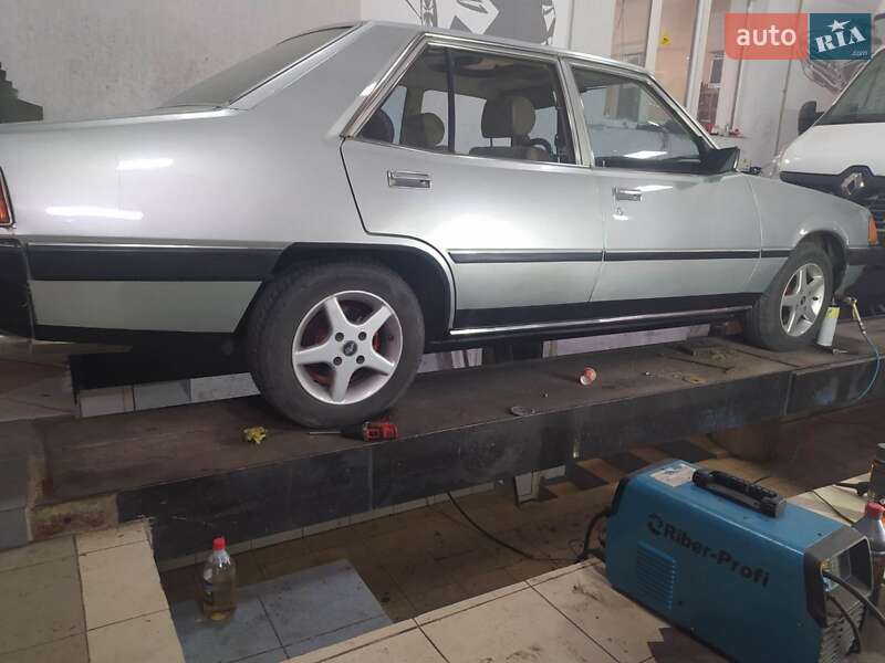 Седан Mitsubishi Galant 1981 в Барановке