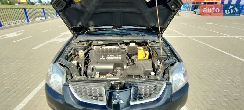 Седан Mitsubishi Galant 2004 в Нововолынске