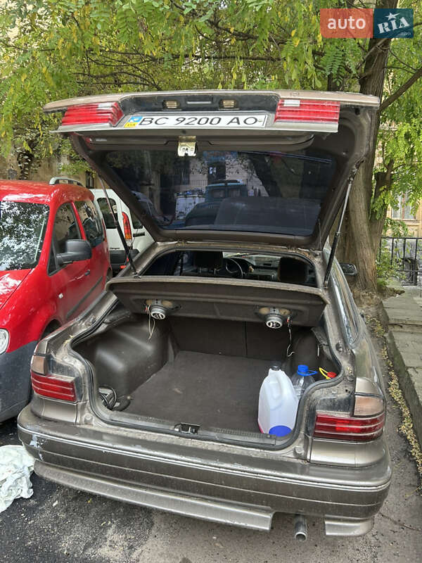 Седан Mitsubishi Galant 1992 в Львове