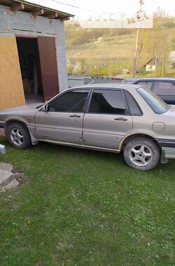 Седан Mitsubishi Galant 1988 в Сатанові