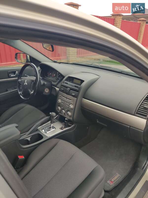 Седан Mitsubishi Galant 2008 в Киеве