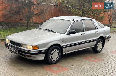 Ліфтбек Mitsubishi Galant 1989 в Запоріжжі