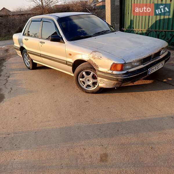 Седан Mitsubishi Galant 1988 в Одессе
