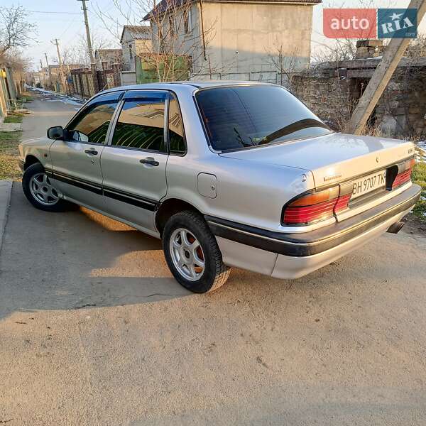 Седан Mitsubishi Galant 1988 в Одессе