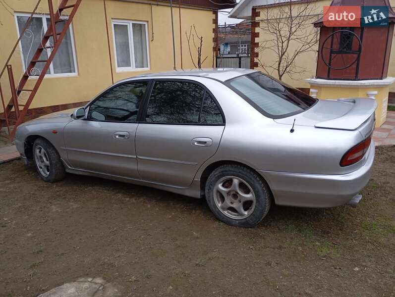 Седан Mitsubishi Galant 1996 в Черновцах