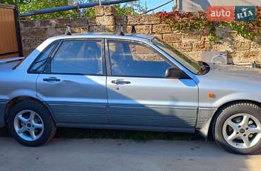 Седан Mitsubishi Galant 1988 в Фонтанці