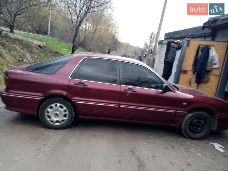 Ліфтбек Mitsubishi Galant 1992 в Кам'янському