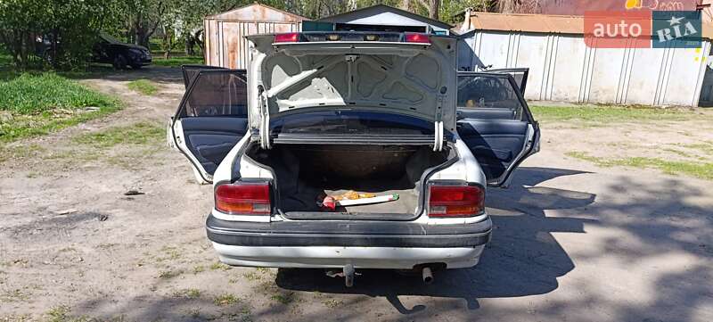 Седан Mitsubishi Galant 1993 в Києві