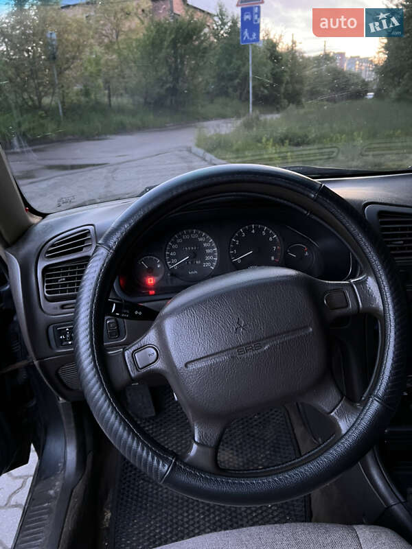Лифтбек Mitsubishi Galant 1993 в Львове