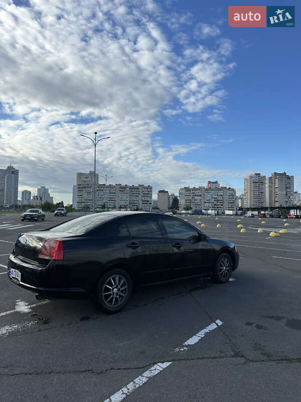 Седан Mitsubishi Galant 2004 в Киеве