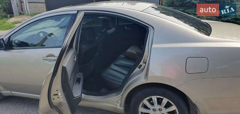 Седан Mitsubishi Galant 2006 в Киеве
