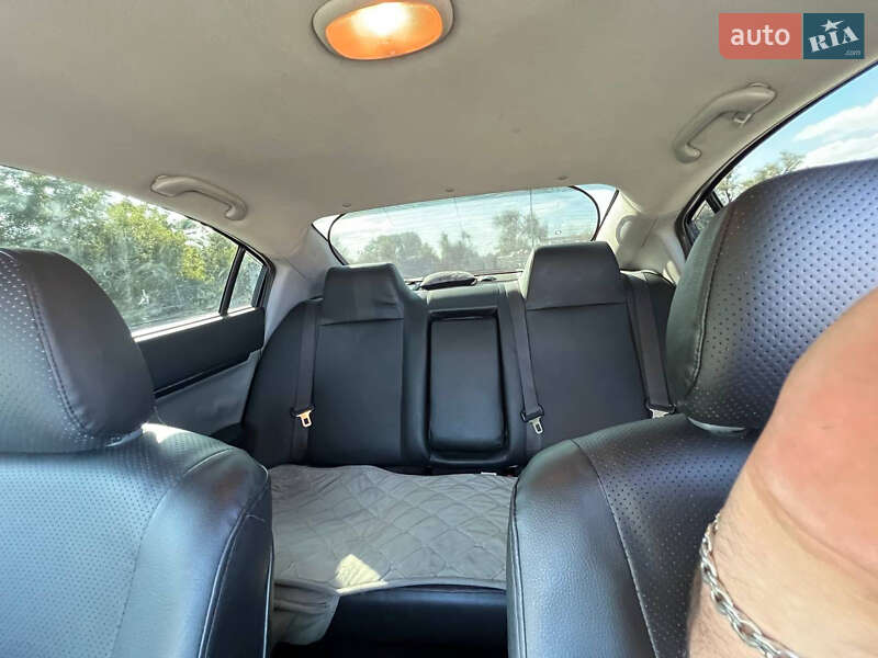 Седан Mitsubishi Galant 2011 в Черновцах
