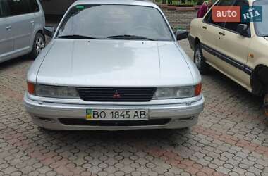 Ліфтбек Mitsubishi Galant 1989 в Чернівцях