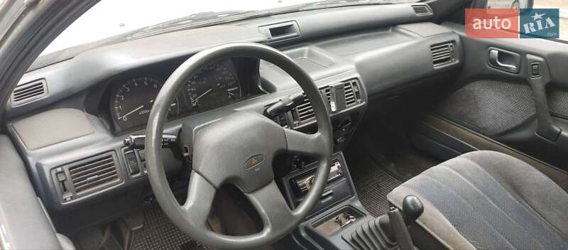 Ліфтбек Mitsubishi Galant 1989 в Чернівцях