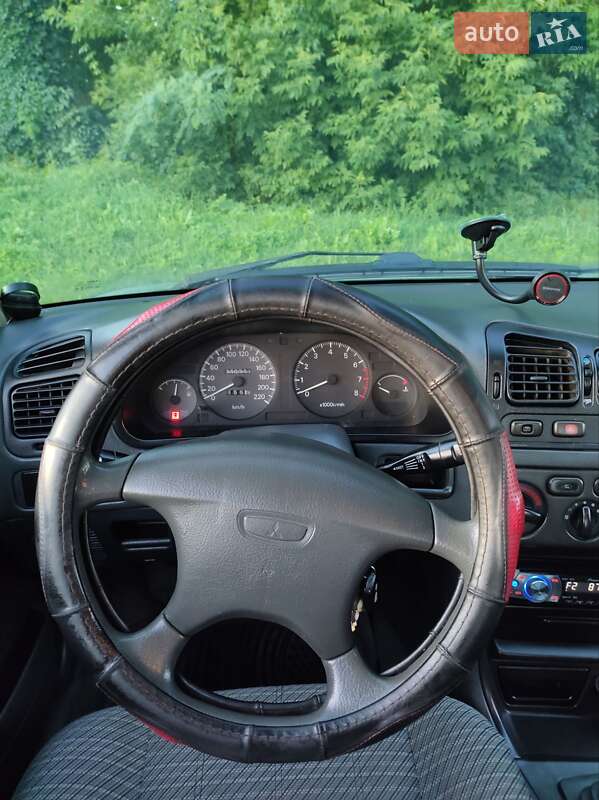 Седан Mitsubishi Galant 1996 в Хмельницькому