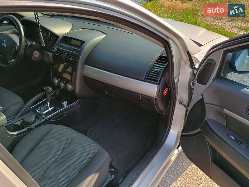 Седан Mitsubishi Galant 2009 в Александрие