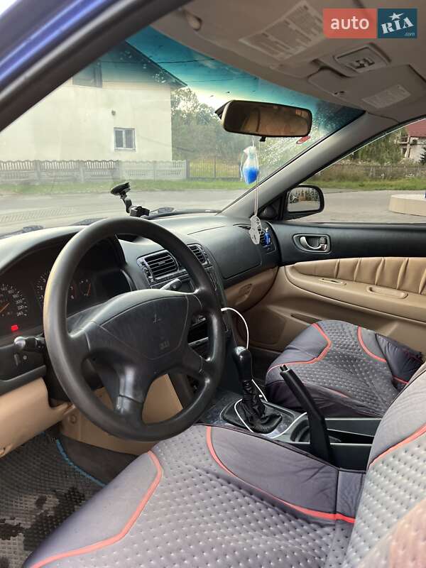 Седан Mitsubishi Galant 1997 в Тлумаче