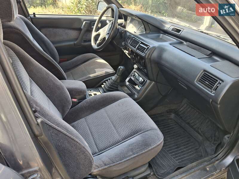 Лифтбек Mitsubishi Galant 1992 в Каменском