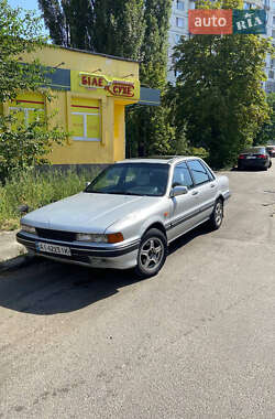 Седан Mitsubishi Galant 1988 в Киеве