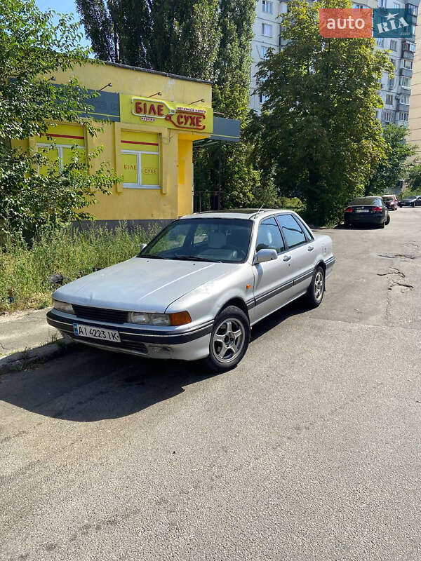 Седан Mitsubishi Galant 1988 в 