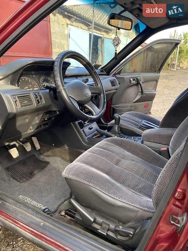 Седан Mitsubishi Galant 1989 в Подольске