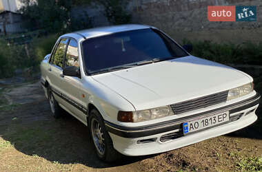 Седан Mitsubishi Galant 1988 в Виноградове
