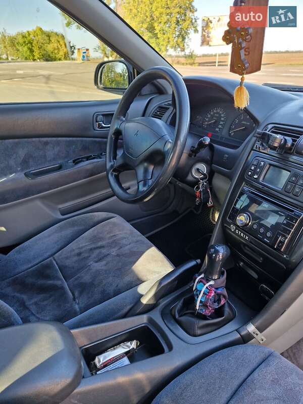 Седан Mitsubishi Galant 1997 в Доброславе