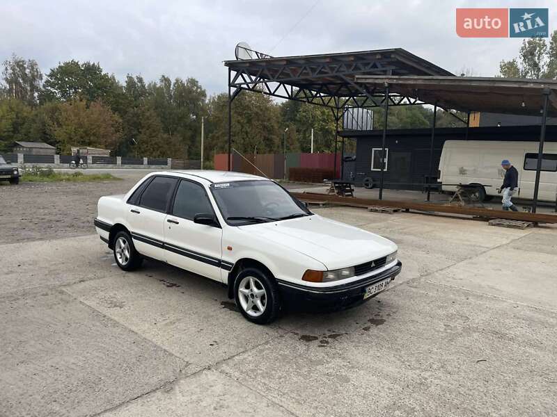 Седан Mitsubishi Galant 1989 в Новояворовске фото Седан Mitsubishi Galant 1989 в Новояворовске