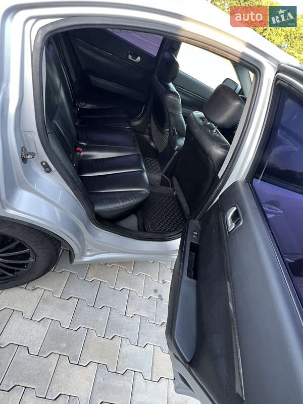 Седан Mitsubishi Galant 2007 в Чернівцях